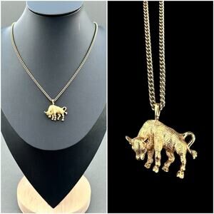 Vintage Gold Tone Bull Pendant Necklace 18” Western Taurus Style Ranch Cowboy